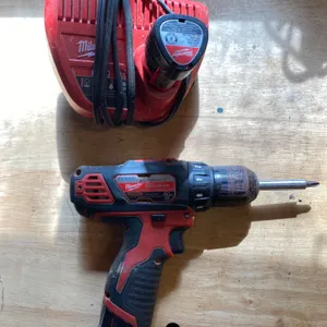 Milwaukee M12 Drill/Driver With Battery and Charger