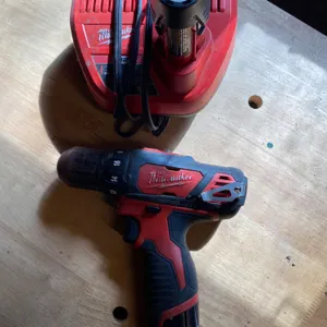 Milwaukee M12 Cordless Drill With Charger and Battery