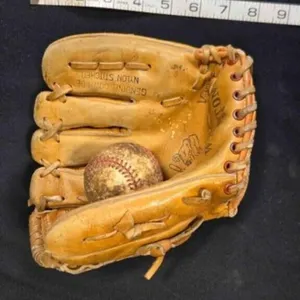 Baseball glove, Winston F64 & baseball