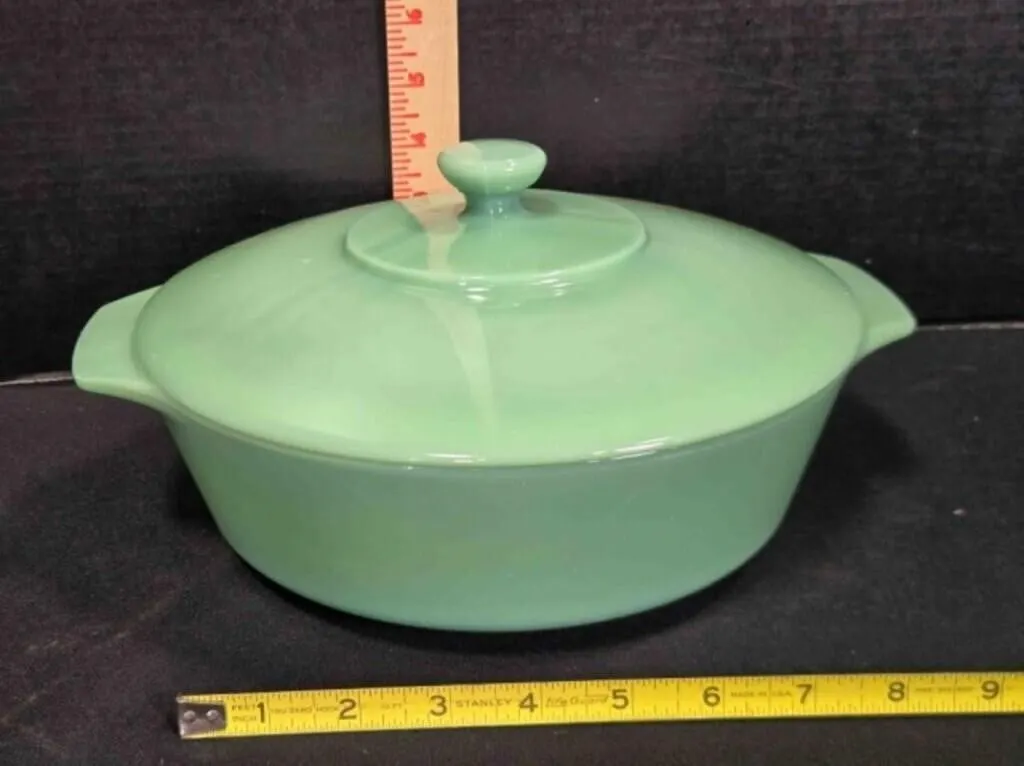 Fire King casserole dish w/lid Anchor Hocking