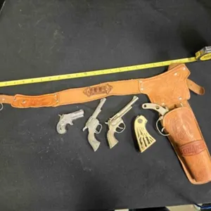 Halco Bonanza toy gun & holster, 3 toy guns