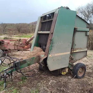 John Deere 430 round baler