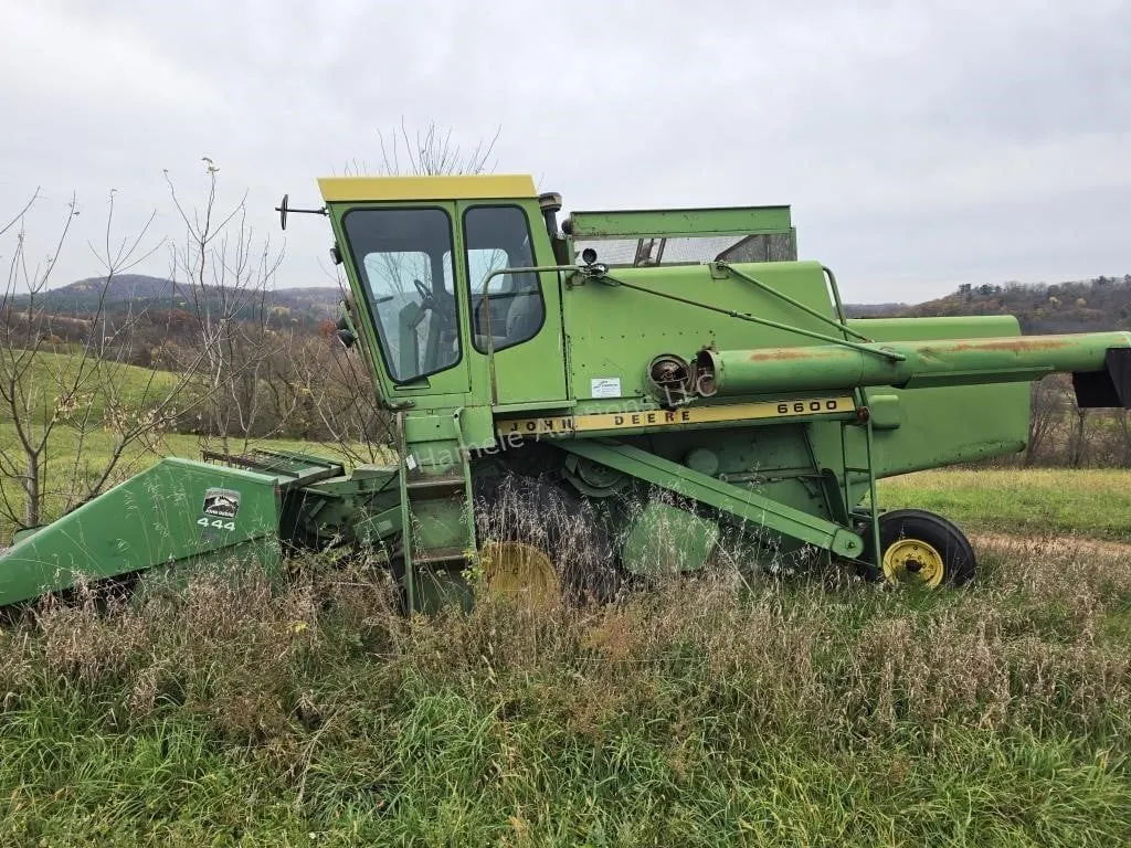 John Deere 6600 combine