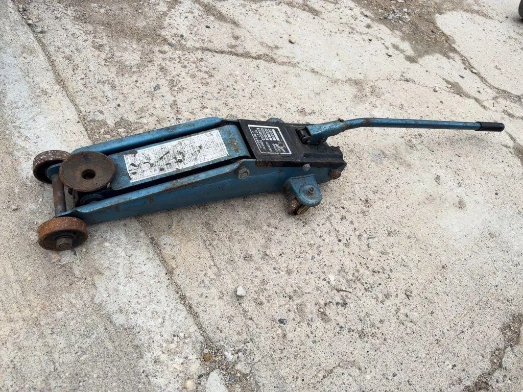Hydraulic Floor Jack 4000 LBS Capacity