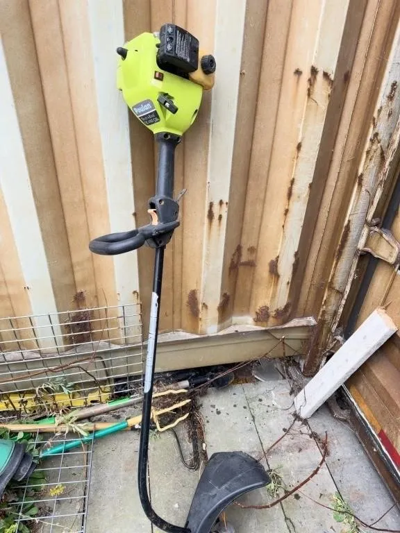 Poulan Weed Eater Gas Trimmer