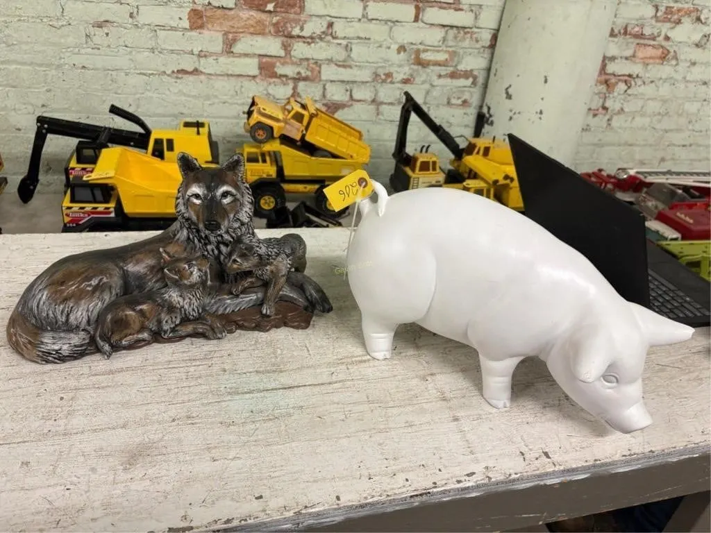 Pig & Wolf Figures