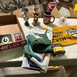 Brett Favre, Yount Bobble Heads, Packer items