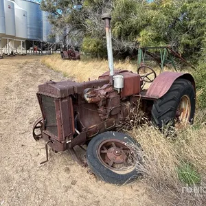 Case Size L 2WD Antique Tractor