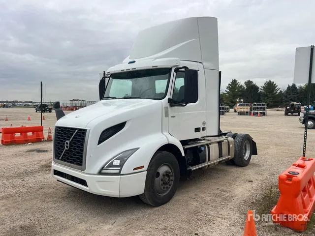 2019 Volvo VNR300 4x2 S/A Day Cab Truck Tractor
