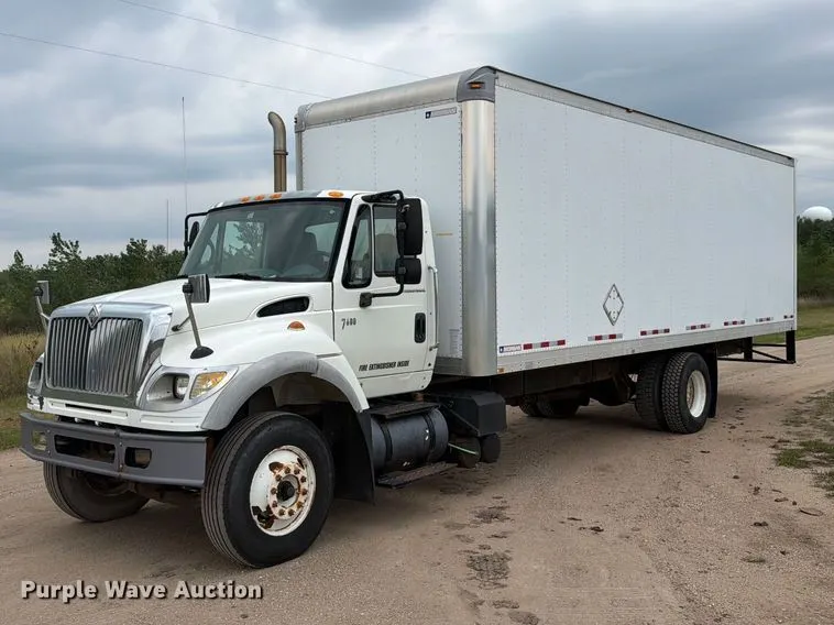 2006 International 7600 box truck