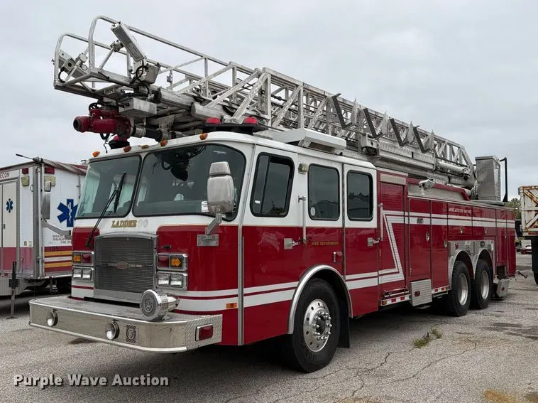 2003 E-one ladder fire truck