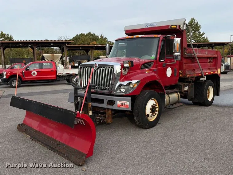2013 International 7300 dump truck
