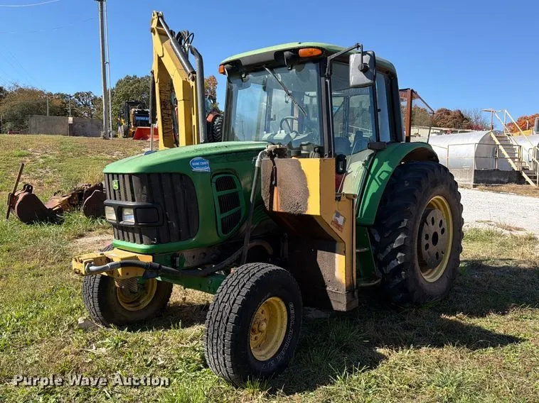 2013 John Deere 6330 MFWD tractor