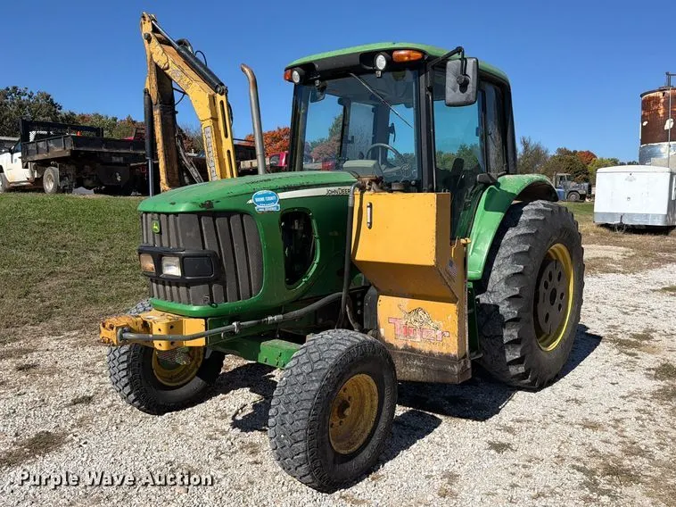 2011 John Deere 6330 MFWD tractor