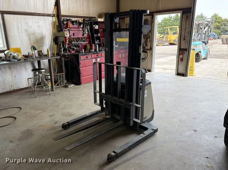 Crown ST pallet stacker
