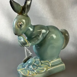 Beswick Blue Gloss Rabbit on Pottery Base, Model 316, England, 1935–1954