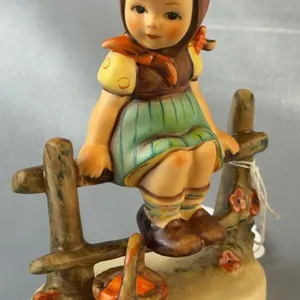 M.J. Hummel Just Resting #112/1 TMK5 Goebel Figurine W.Germany