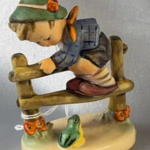 Hummel Goebel Figurine Retreat To Safety #201 TMK 4 West Germany 5"