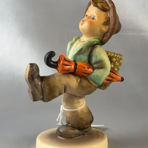 Goebel M.J. Hummel Figurine Globe Trotter #79 TMK 6 West Germany