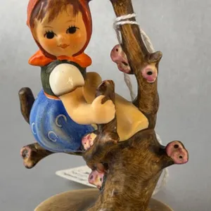 Goebel Hummel Figurine Apple Tree Girl 141 3/0 TMK5 West Germany #382