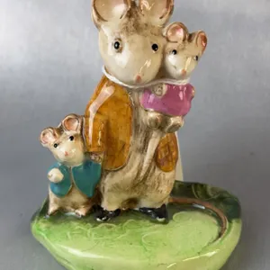 Beswick Kitty MacBride "A Family Mouse" #2526 Figurine England