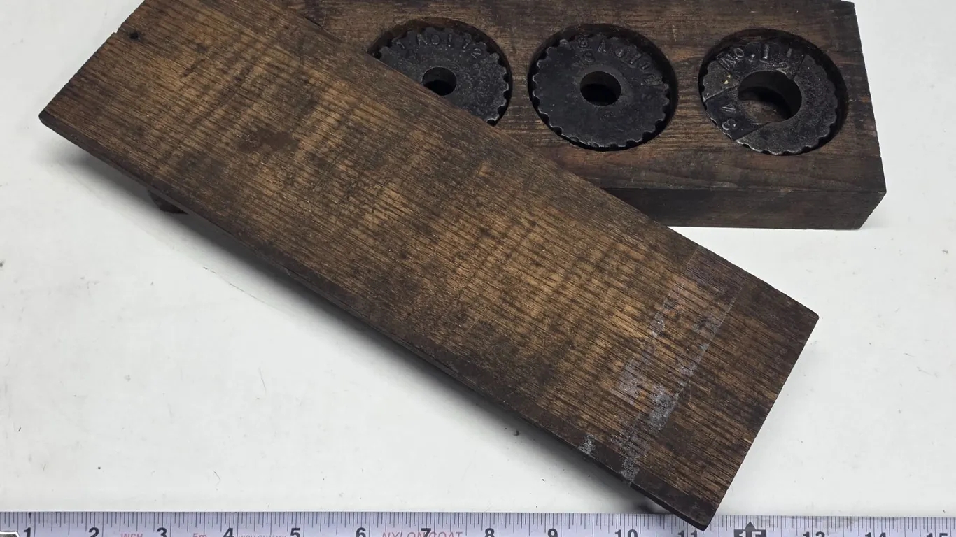 Antique Pipe Treading w/ Box