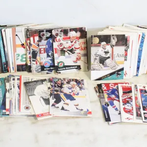 LOT OF 200 VINTAGE NHL CARDS