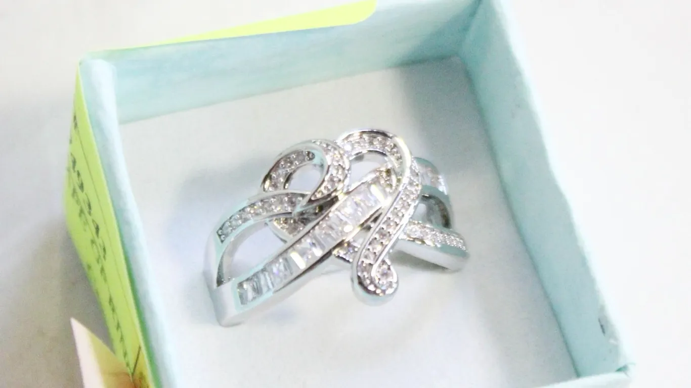 NEW HEART SHAPE GP RING SZ8