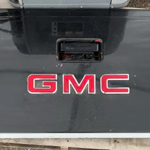 1999–2006 GMC Sierra Black Tailgate with GMC Emblem