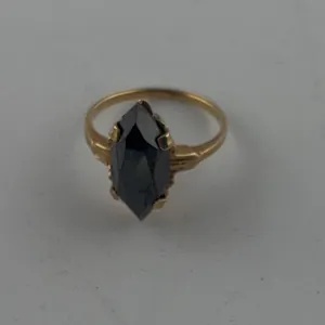 10K Gold Blue Stone Ring 2.25g