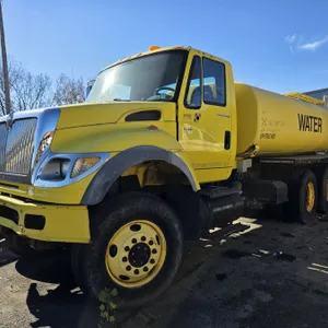 (#26-10-0637-V) 2004 International 7600 6x4 Tank Truck
