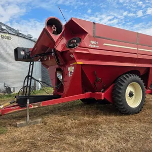J&M Manufacturing  1051 GrainStorm Grain Cart