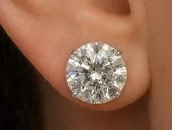 $750, 14klab diamond (0.58ct)earing, retail value $750