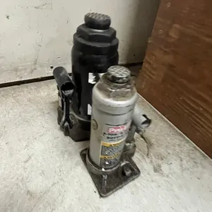 (2) Bottle Jacks