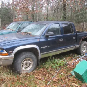 2000 Dodge Dakota 4-Door Truck