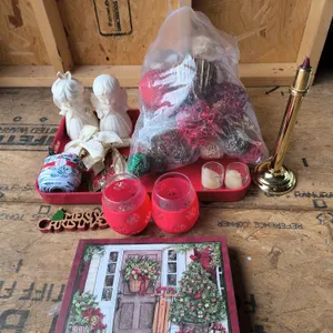 Christmas Decor & Puzzle Lot