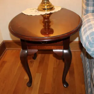 Queen Anne End Table