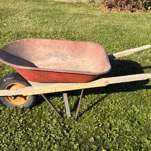 STEEL WHEELBARROW