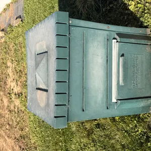 GARDENERS SUPPLY CO. COMPOSTING BIN