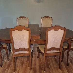 HARDWOOD DINING ROOM TABLE WITH SIX CHAIRS