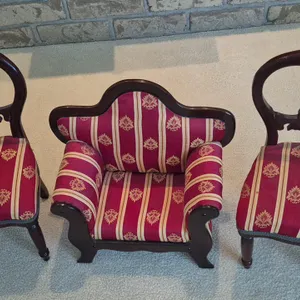 MINIATURE VICTORIAN FURNITURE SET