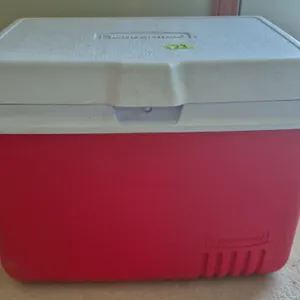 RUBBERMAID COOLER