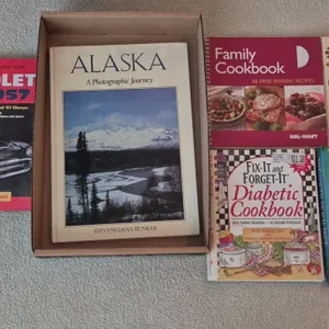 ASSORTED COOKBOOKS AND COFFEE TABLE BOOKS