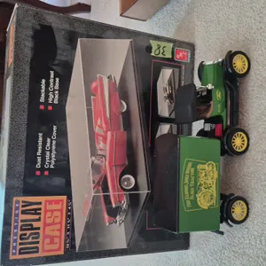 ERTL MODEL JOHN DEERE PICKUO AND TRAILER