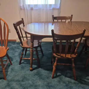 TABLE W/ 5 CHAIRS