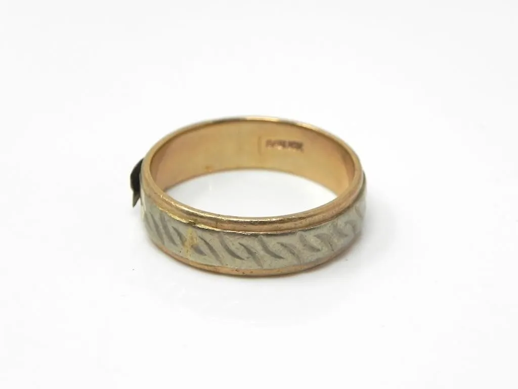 10KT GOLD TWO-TONE WEDDING RING 4.9g $400.00