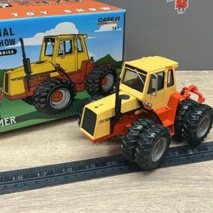 Toy Farmer 1:32 Case 2470 Traction King Tractor.