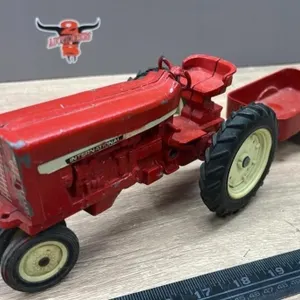 1:16 International Tractor w/Single Axle Trailer