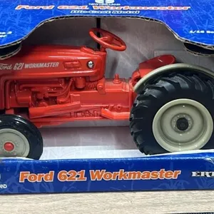 ERTL 1:16 Ford Model 621 Workmaster Tractor