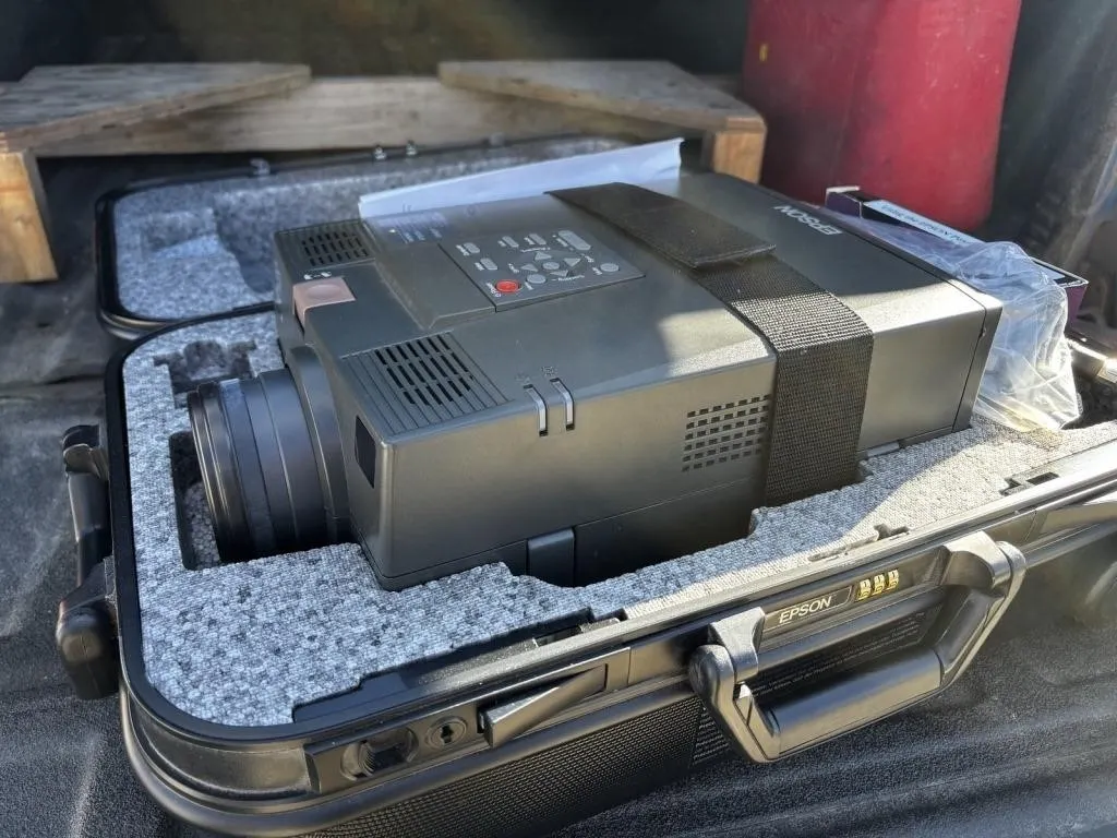 Epson Projector with Hard Case